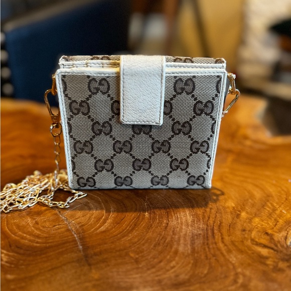 Gucci
GG Princy French Flap Wallet converted Crossbody - Picture 4 of 17